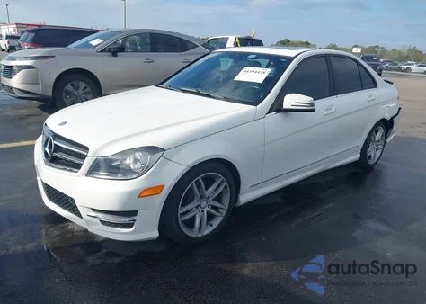 2014 Mercedes-Benz C 250 Sport из США, поврежденный, VIN WDDGF4HB7ER305563